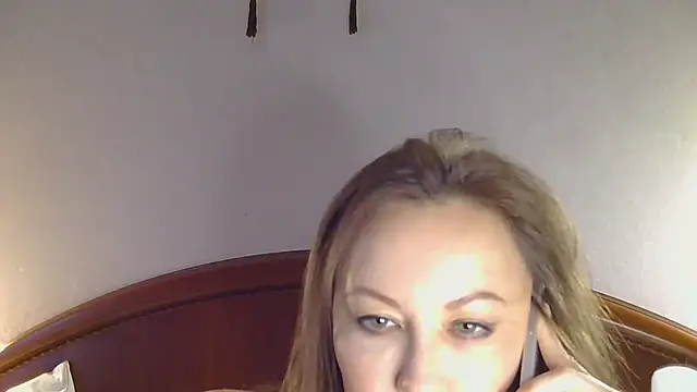 Snapshot of NessaMuti chatting on 12/17/25, 11:05 NessaMuti online show from 12/17/25, 11:05