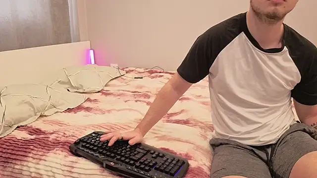 Snapshot of Pearl_couple chatting on 02/08/26, 09:02 Pearl couple online show from 02/08/26, 09:02