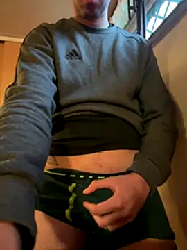 Snapshot of Lorenzo2300 chatting on 12/15/25, 02:21 Lorenzo2300 online show from 12/15/25, 02:21