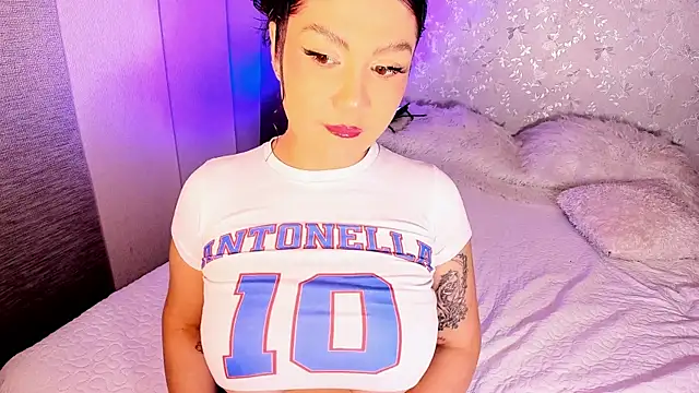 AntonellaFerrerr 1 online show from 06/06/26, 02:27