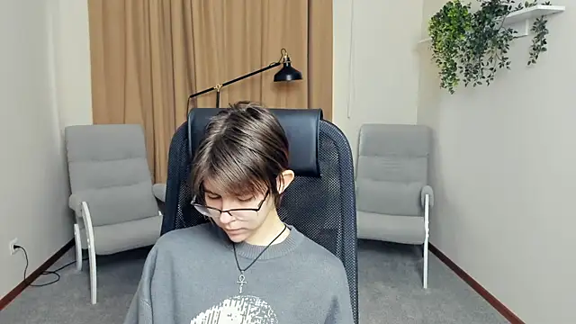 LeoneKonma online show from 12/17/25, 09:04