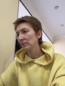 Snapshot of Sensual_Flower chatting on 03/10/26, 06:40 Sensual Flower online show from 03/10/26, 06:40