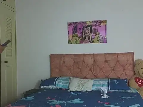 Snapshot of Valery__lovex chatting on 01/18/26, 10:35 Valery lovex online show from 01/18/26, 10:35