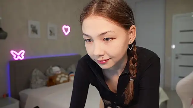 luna young online show from 04/15/26, 05:31