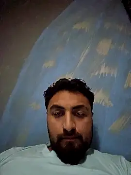 Snapshot of Moreno_002_ chatting on 12/15/25, 05:17 Moreno 002 online show from 12/15/25, 05:17