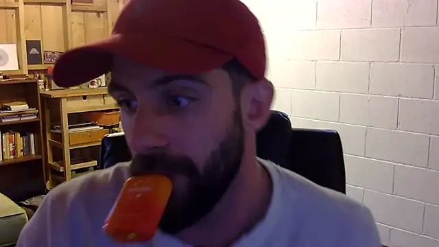 Snapshot of TenFifty1050 chatting on 12/15/25, 05:28 TenFifty1050 online show from 12/15/25, 05:28