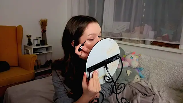 Snapshot of my_liss chatting on 12/23/25, 02:42 my liss online show from 12/23/25, 02:42