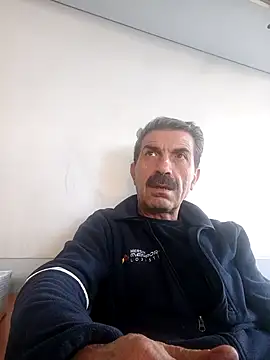 Snapshot of kobra21turki chatting on 12/18/25, 12:11 kobra21turki online show from 12/18/25, 12:11