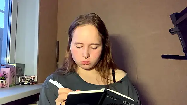 RollDols online show from 12/17/25, 09:21