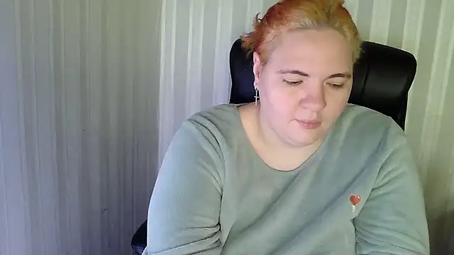 Snapshot of LissaLeon chatting on 12/18/25, 07:47 LissaLeon online show from 12/18/25, 07:47