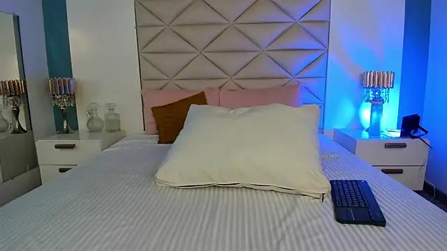 JuliMonroe19 online show from 05/12/26, 07:16