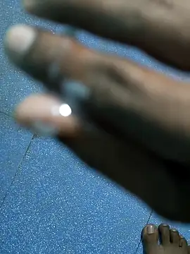  alexzz1155  online show from 12/18/25, 06:58