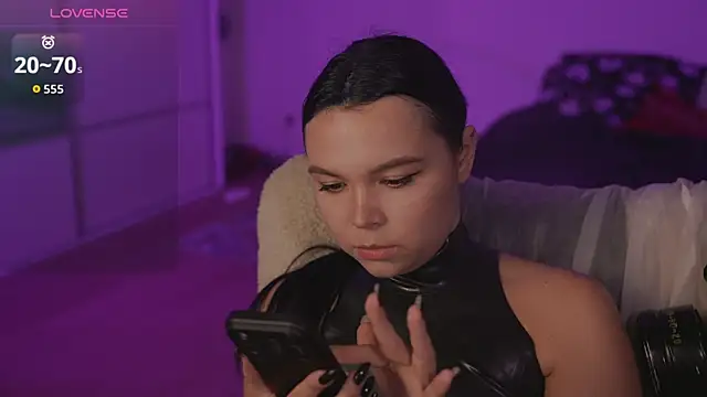Snapshot of Dominatrix_Alice chatting on 07/03/26, 12:28 Dominatrix Alice online show from 07/03/26, 12:28
