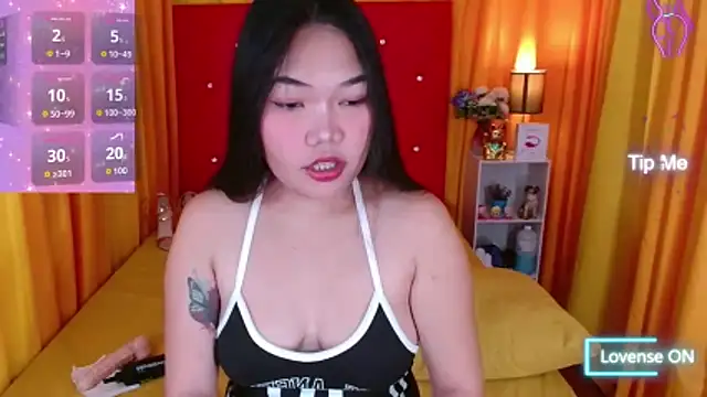 Snapshot of XxSexyPinay4uxX chatting on 02/17/26, 12:29 XxSexyPinay4uxX online show from 02/17/26, 12:29