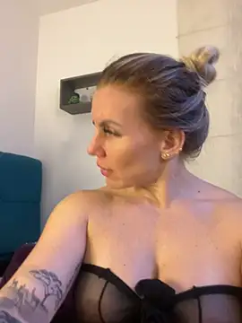 Natalia Fit online show from 04/30/26, 05:14