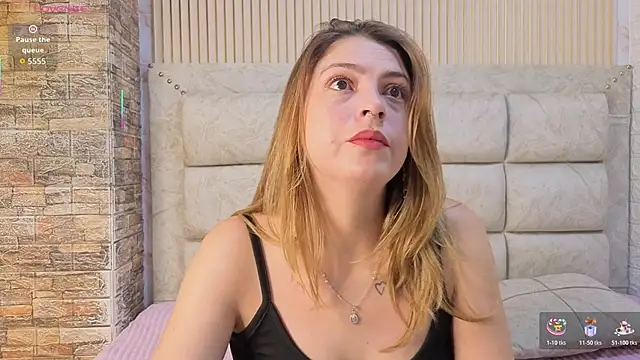 AngieLuxx  online show from 12/18/25, 12:44