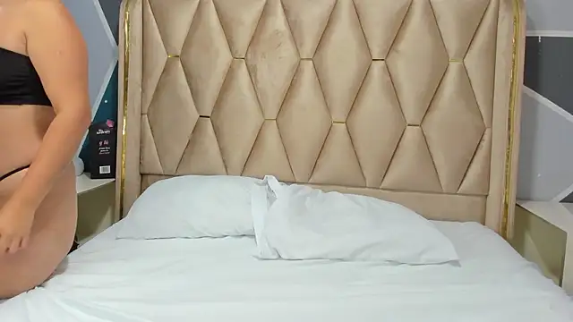 Snapshot of bianca_and_alex69 chatting on 01/15/26, 12:21 bianca and alex69 online show from 01/15/26, 12:21