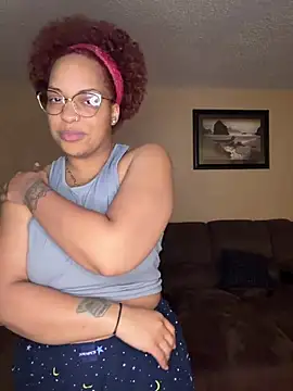 Snapshot of SweeTexasKyn chatting on 05/02/26, 01:43 SweeTexasKyn online show from 05/02/26, 01:43
