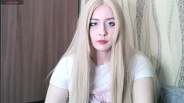 Nikki Roseana online show from 12/17/25, 04:24