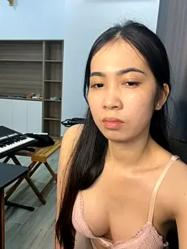 Snapshot of LINAA-KUTE chatting on 12/17/25, 06:03 LINAA-KUTE online show from 12/17/25, 06:03