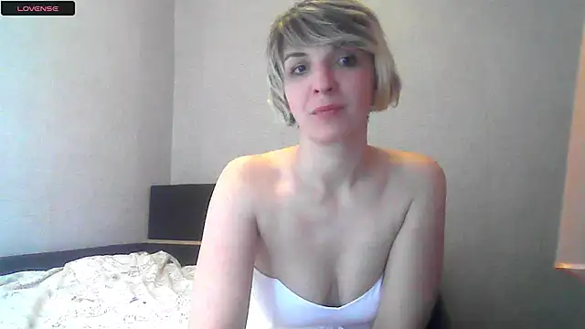 Lana Foxyy online show from 04/26/26, 07:33