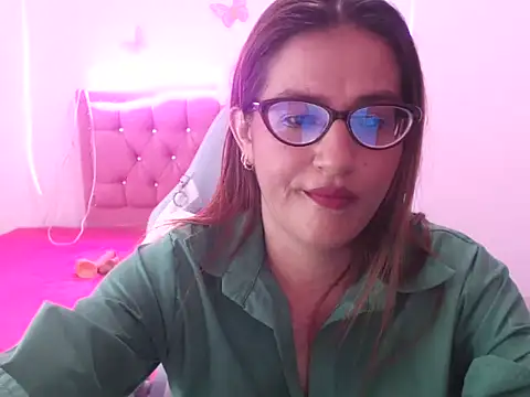 NathyVega online show from 12/18/25, 02:06