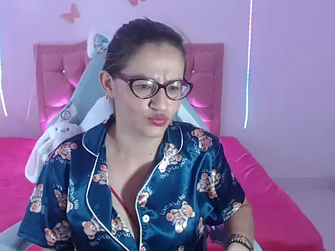 NathyVega online show from 12/20/25, 02:07