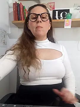 SofiEsteves online show from 05/01/26, 03:05