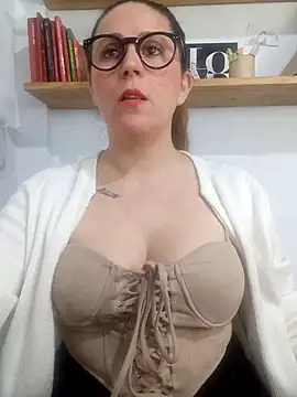 SofiEsteves online show from 05/11/26, 06:05