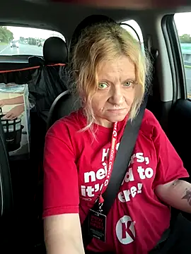 Snapshot of lindzybella chatting on 09/28/25, 11:48 lindzybella online show from 09/28/25, 11:48