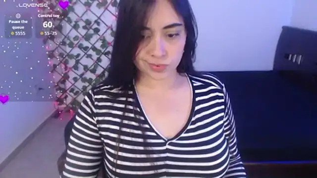 Snapshot of latin_mommy_ chatting on 12/18/25, 01:28 latin mommy online show from 12/18/25, 01:28