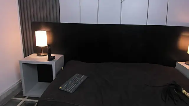 Snapshot of PamelaRed_ chatting on 12/17/25, 07:53 PamelaRed online show from 12/17/25, 07:53