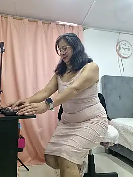 christy ant online show from 06/16/26, 06:21