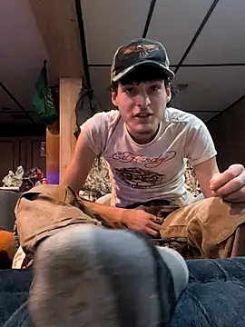 Snapshot of B8RHUNG chatting on 12/19/25, 01:45 B8RHUNG online show from 12/19/25, 01:45