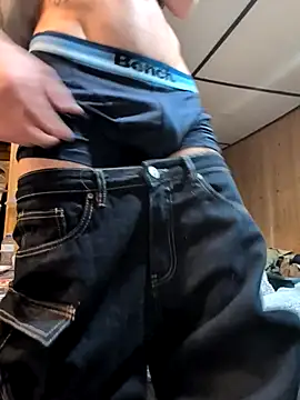 Snapshot of B8RHUNG chatting on 02/03/26, 01:15 B8RHUNG online show from 02/03/26, 01:15