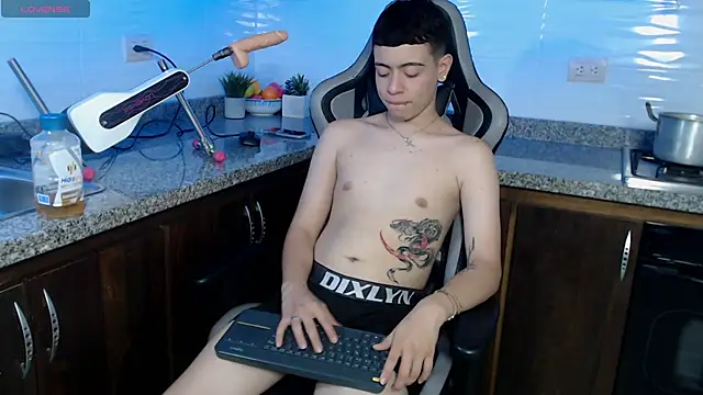 Snapshot of alex_xhunter chatting on 04/23/26, 07:49 alex xhunter online show from 04/23/26, 07:49