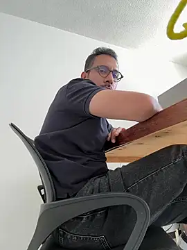 AdrianGarcia89 online show from 05/05/26, 07:00
