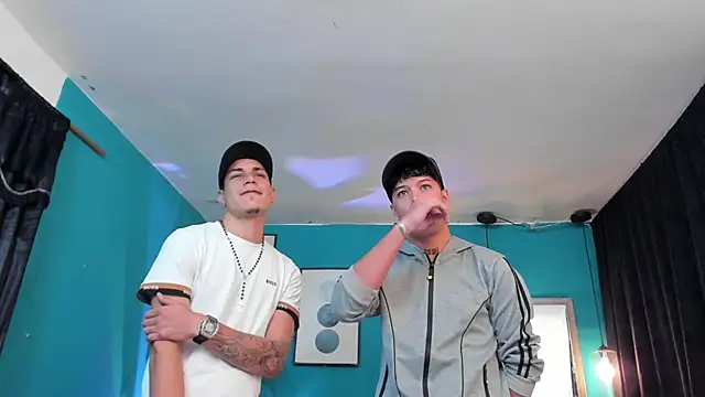 Snapshot of Oficial_KingOfHeavens chatting on 12/20/25, 09:33 Oficial KingOfHeavens online show from 12/20/25, 09:33