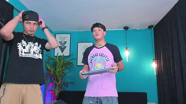 Snapshot of Oficial_KingOfHeavens chatting on 12/21/25, 09:22 Oficial KingOfHeavens online show from 12/21/25, 09:22