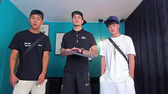 Snapshot of Oficial_KingOfHeavens chatting on 01/08/26, 08:44 Oficial KingOfHeavens online show from 01/08/26, 08:44