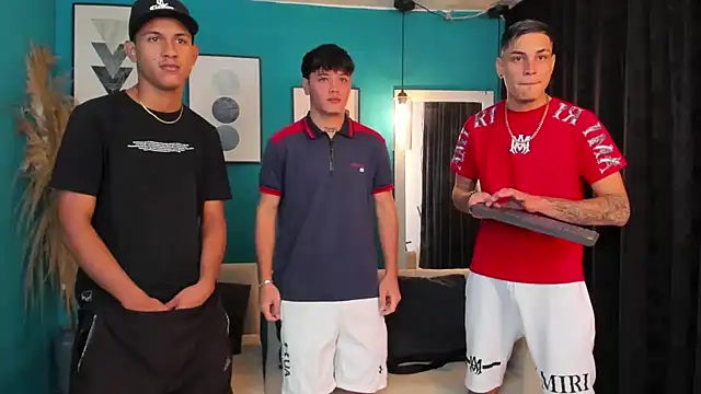 Snapshot of Oficial_KingOfHeavens chatting on 01/15/26, 08:34 Oficial KingOfHeavens online show from 01/15/26, 08:34