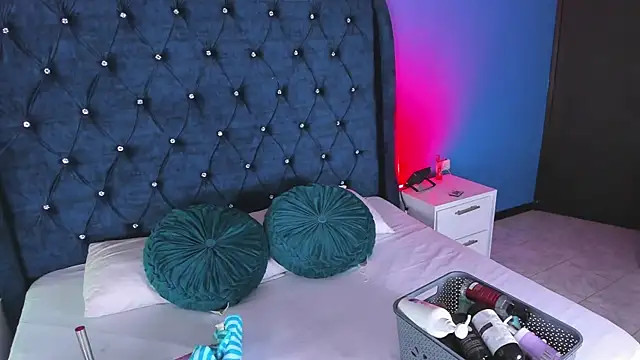 Issa Clark01 online show from 06/17/26, 12:24