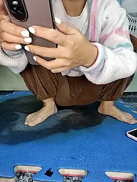 Snapshot of hi-miki chatting on 01/17/26, 01:21 hi-miki online show from 01/17/26, 01:21