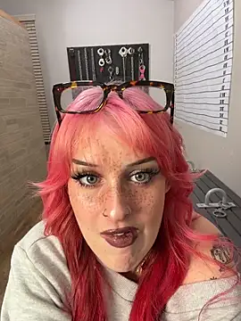 Snapshot of itscleomoon chatting on 03/13/26, 01:29 itscleomoon online show from 03/13/26, 01:29