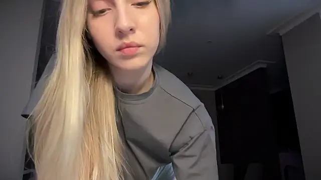 Snapshot of blondinkaa chatting on 04/07/26, 08:53 blondinkaa online show from 04/07/26, 08:53