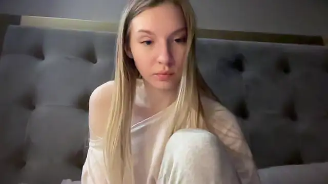 Snapshot of blondinkaa chatting on 04/12/26, 07:08 blondinkaa online show from 04/12/26, 07:08