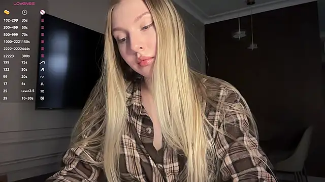 Snapshot of blondinkaa chatting on 05/08/26, 07:30 blondinkaa online show from 05/08/26, 07:30
