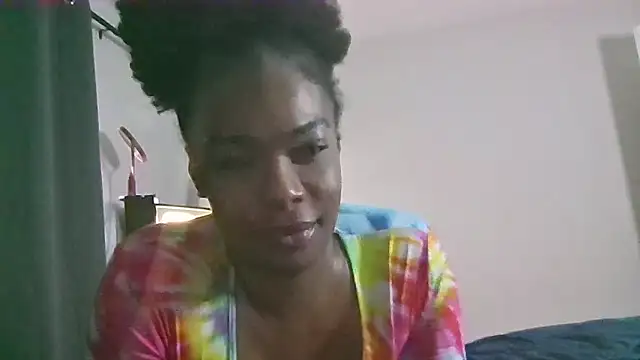 Snapshot of luxmina chatting on 12/17/25, 04:24 luxmina online show from 12/17/25, 04:24