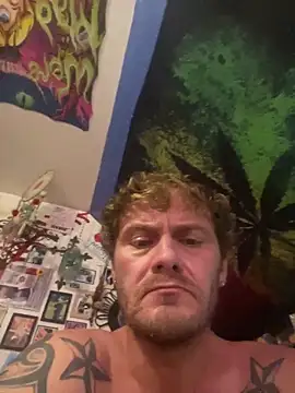 Snapshot of southernhelle chatting on 12/19/25, 01:23 southernhelle online show from 12/19/25, 01:23