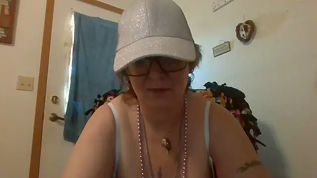 becky1111 online show from 05/06/26, 02:55